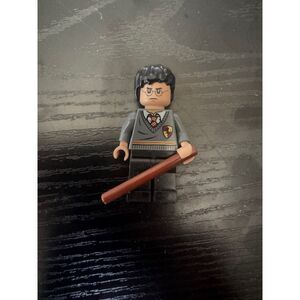 LEGO Harry Potter - Gryffindor Uniform (Grey V-Neck Sweater)